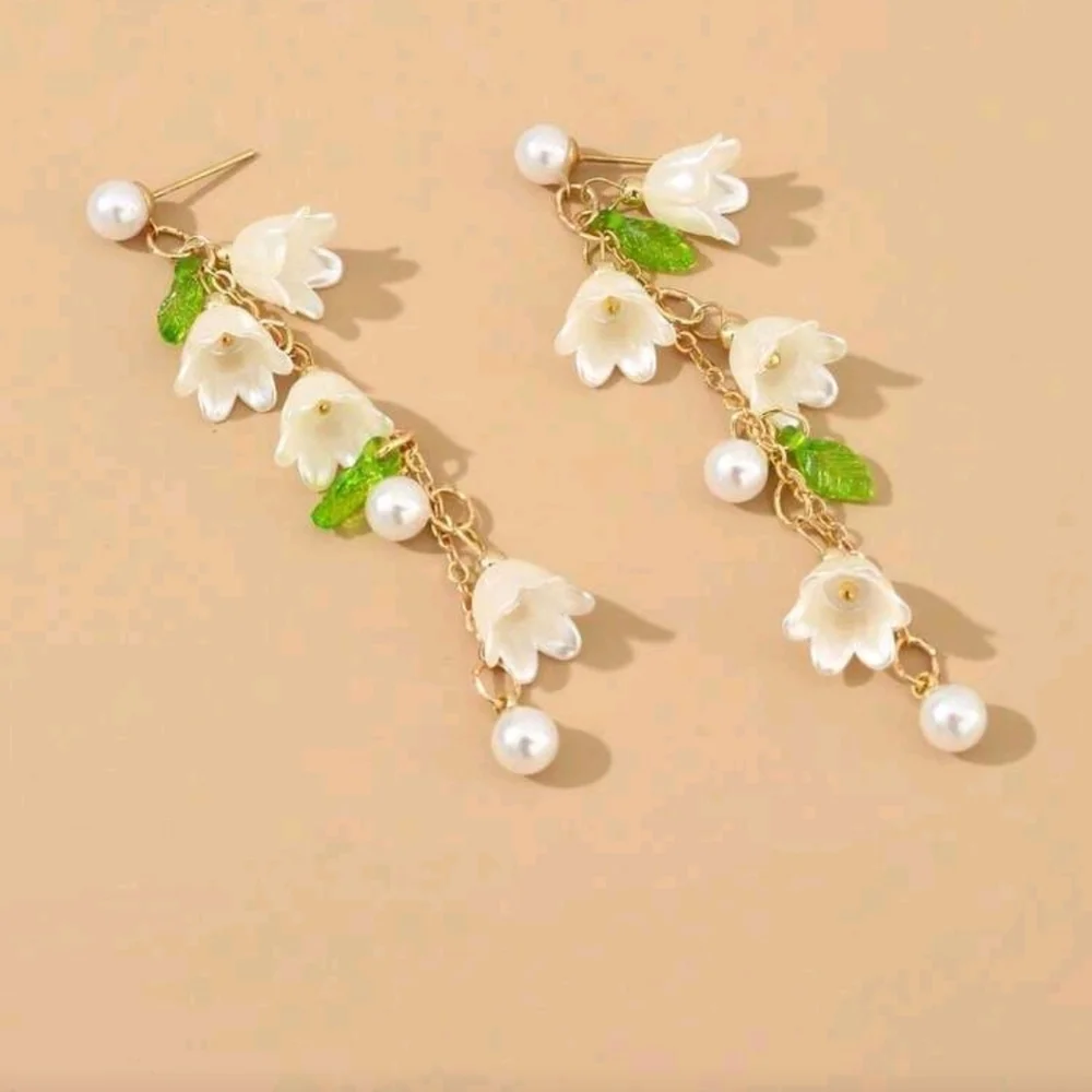 Exquisite Lily Of Valley‎ Design Earrings Elegant Style Resin Silver Plated